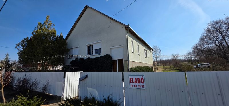 Hirdetés fotója