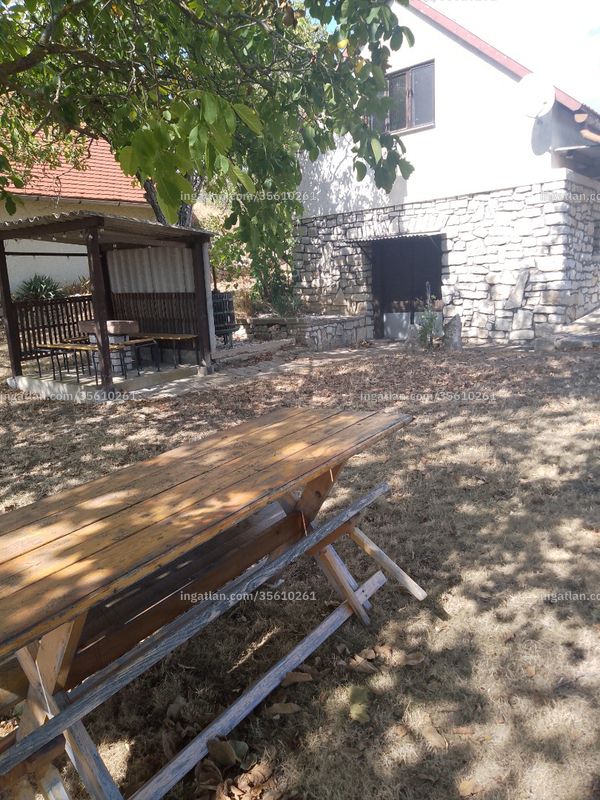 bejárat (kívülről)