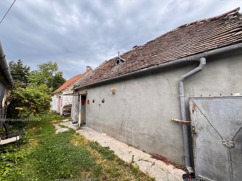 bejárat (kívülről)