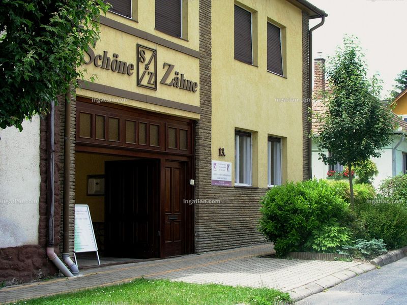 bejárat (kívülről)