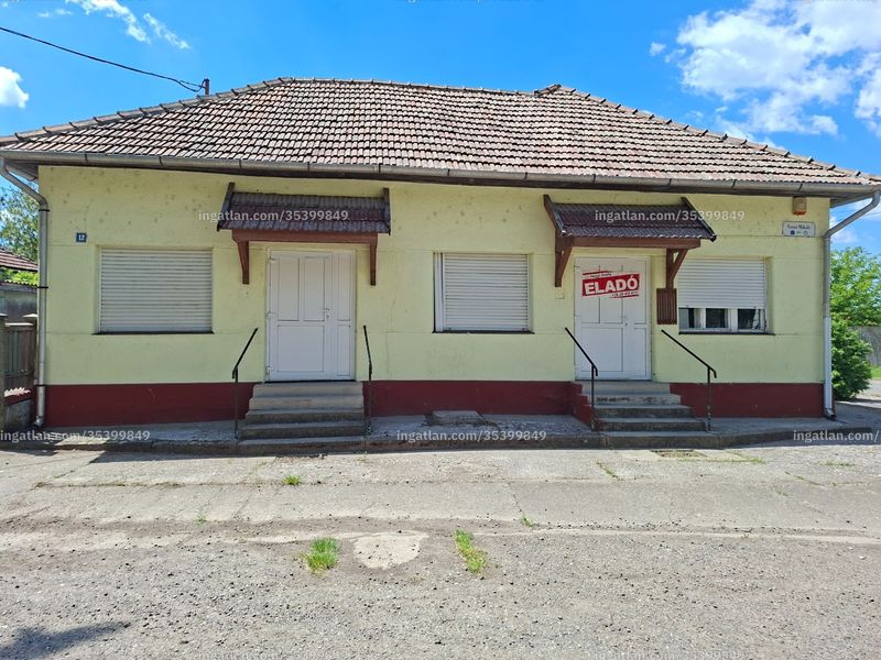 Listing photo