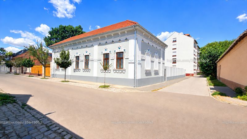 Listing photo