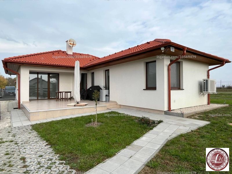 Listing photo