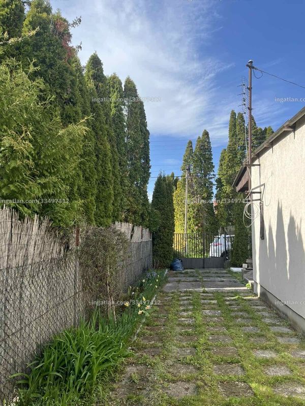 bejárat (kívülről)