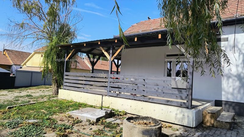 Listing photo