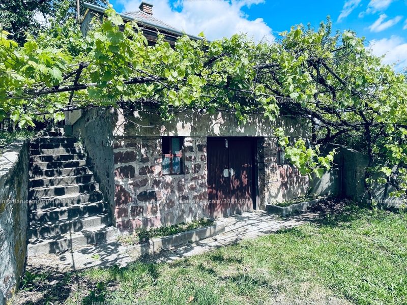 bejárat (kívülről)
