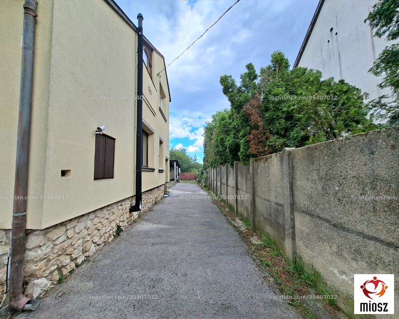 bejárat (belülről)