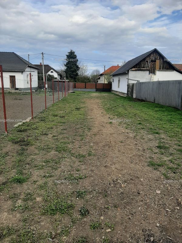 bejárat (kívülről)