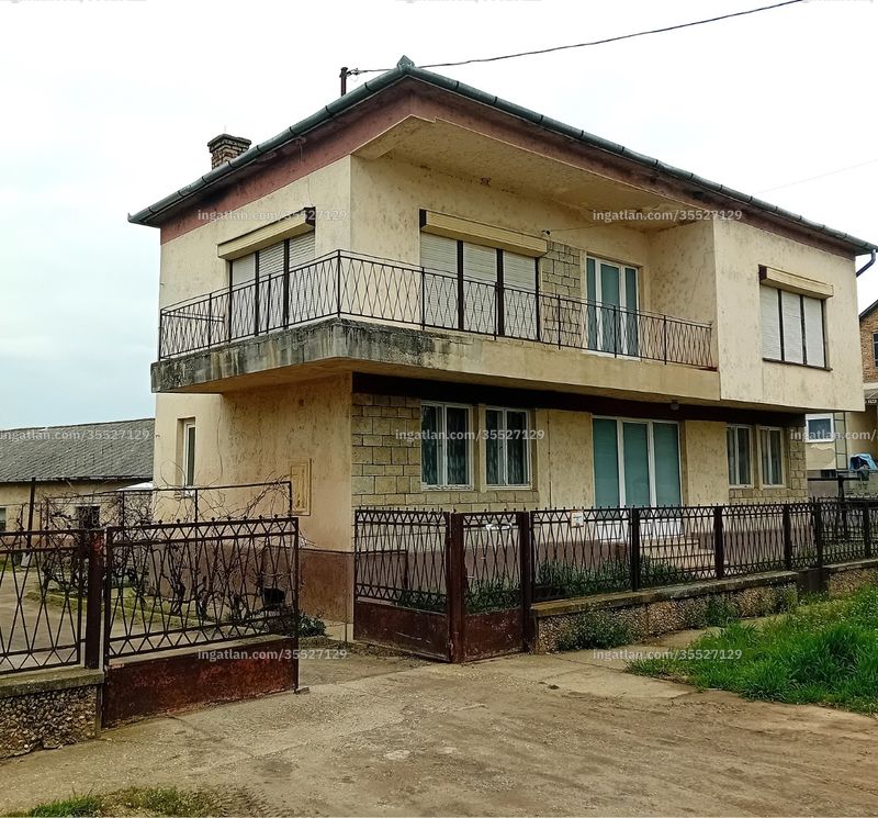 Listing photo