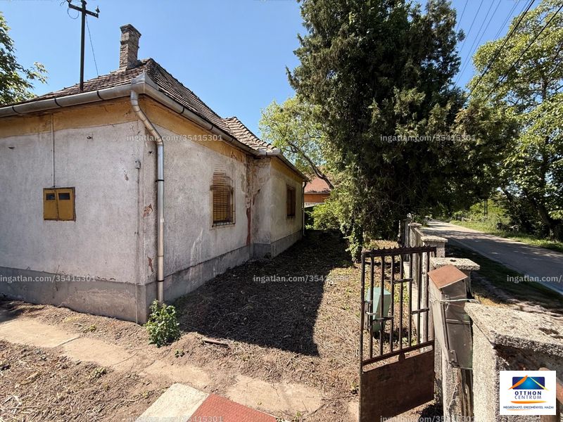 bejárat (kívülről)
