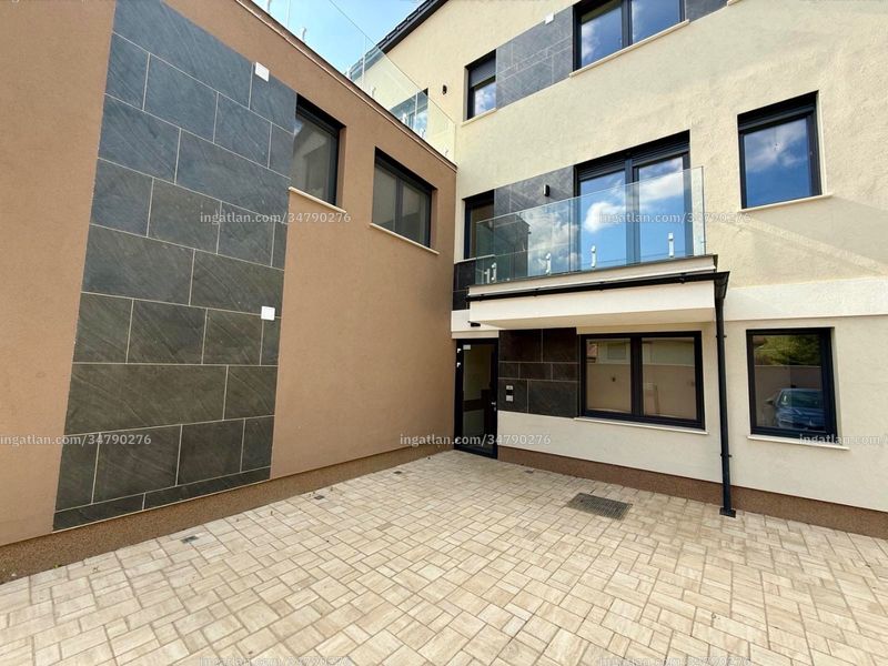 bejárat (belülről)