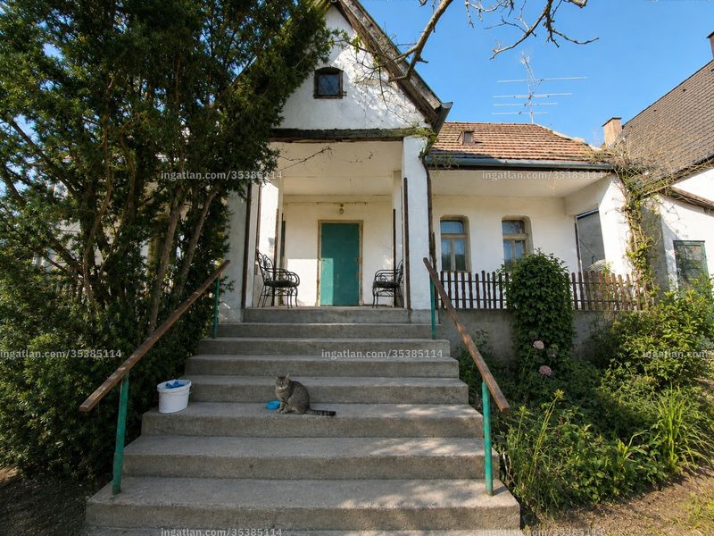 bejárat (kívülről)