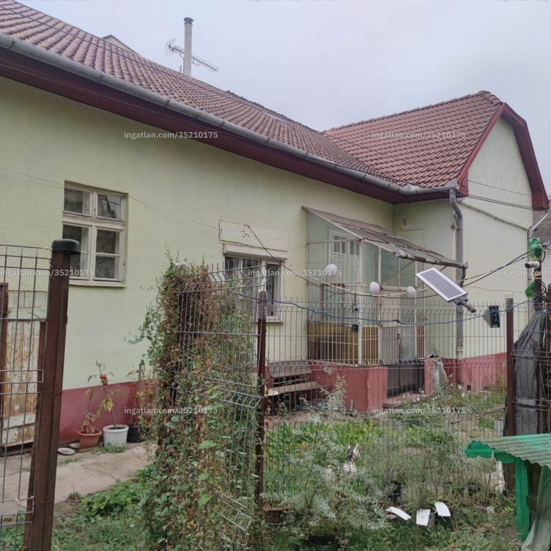 bejárat (kívülről)