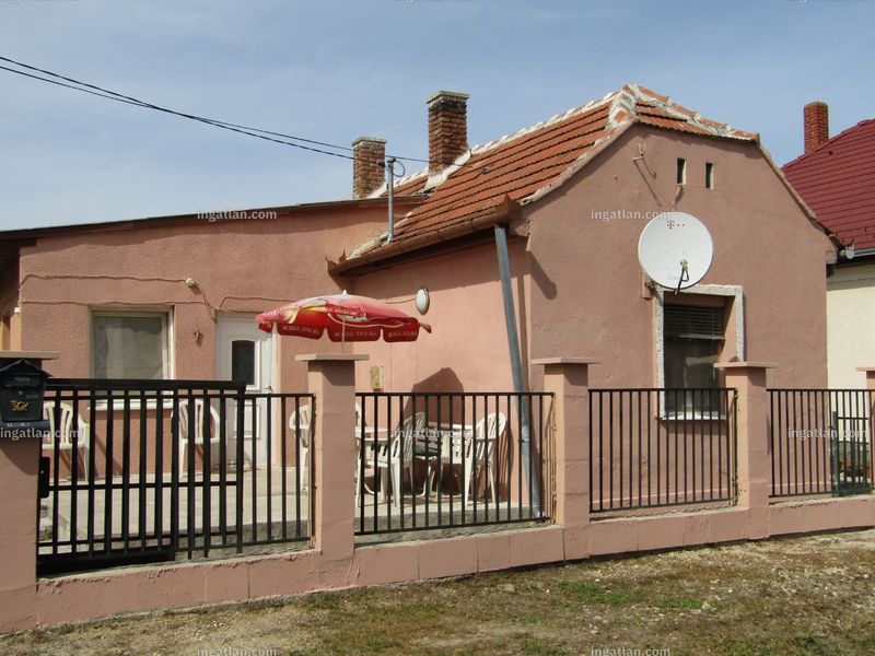 Listing photo