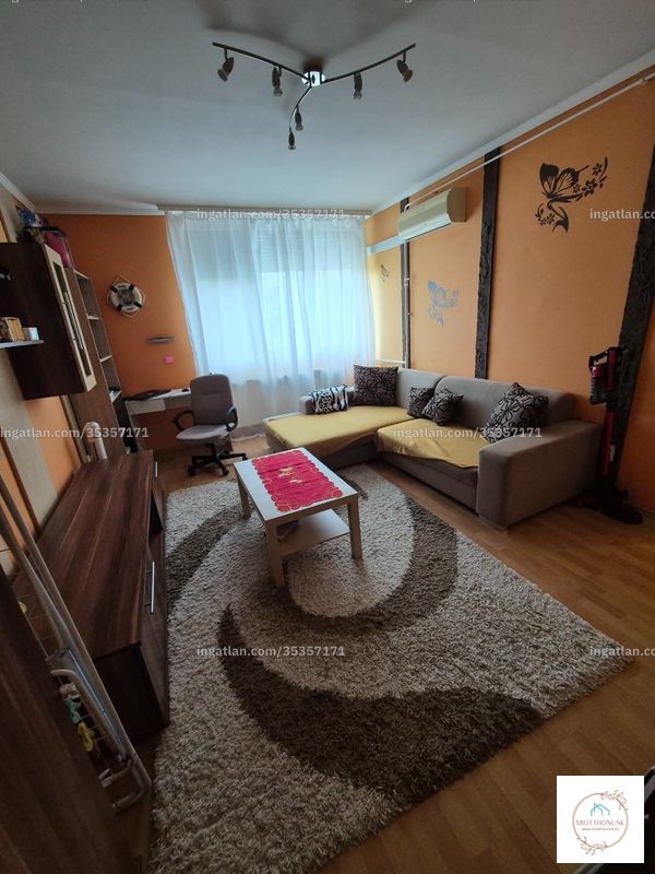 Listing photo