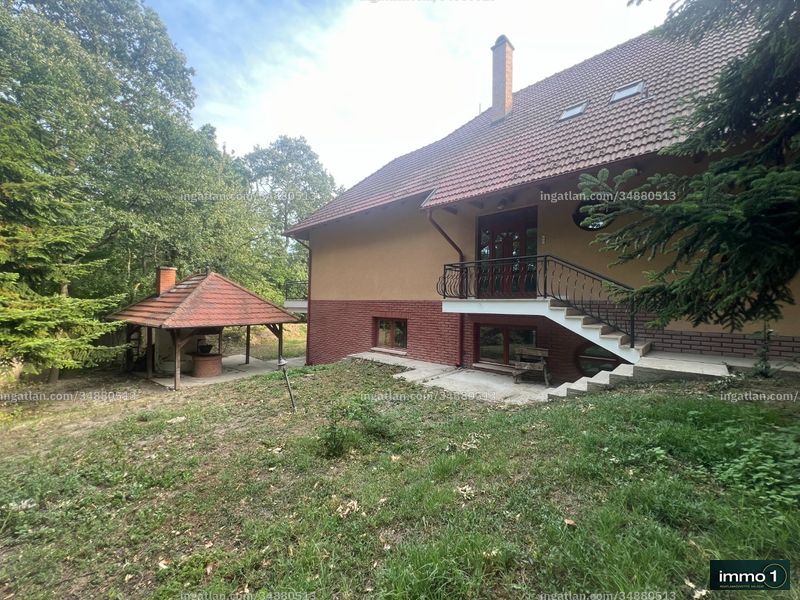 bejárat (kívülről)