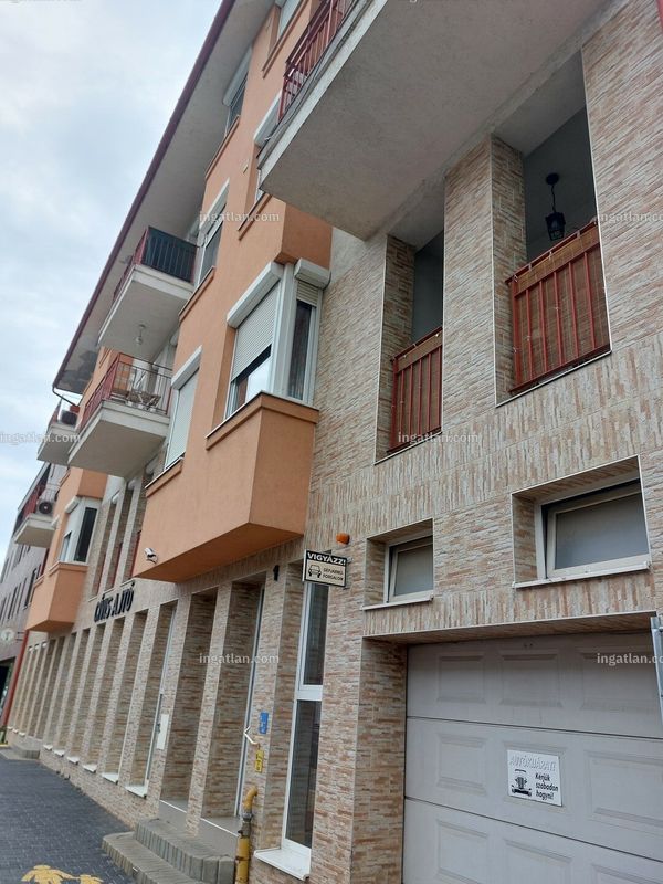 Listing photo