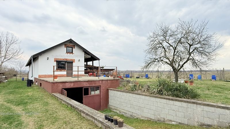 Listing photo